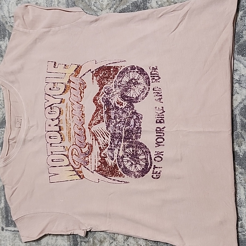 Never worn pink tee, awesome graphic
